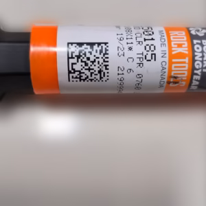 Barra conica Boart Longyear Hex22 Serie 11, acero color negro mate con culatin protegido por protector plastico naranja, vista 3/4 en almacen