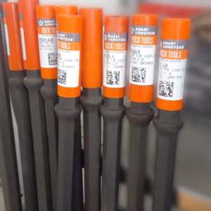 Barra conica Boart Longyear Hex22 Serie 11, acero color negro mate con culatin protegido por protector plastico color naranja, imagen frontal en almacen